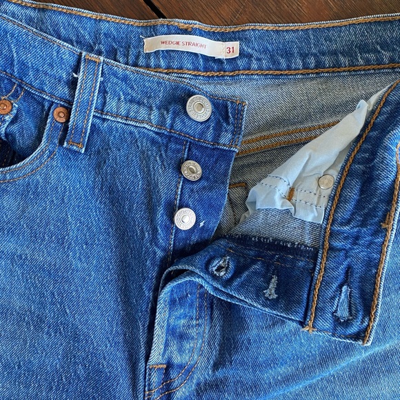Levi’s Wedgie Straight Frayed Jeans - Picture 4 of 7